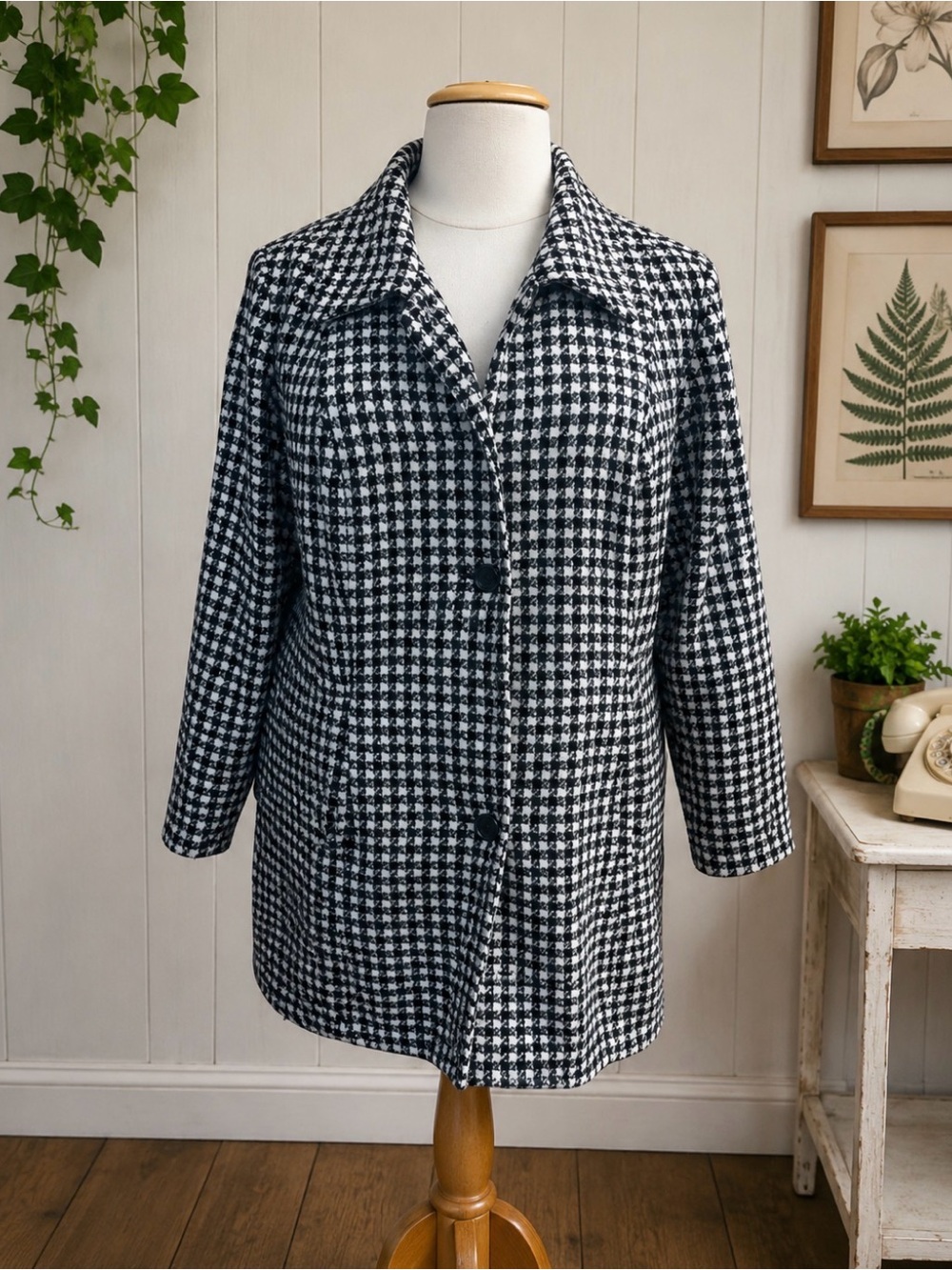 *Torrid - Retro style houndstooth - Mod -Black and White Pea Coat